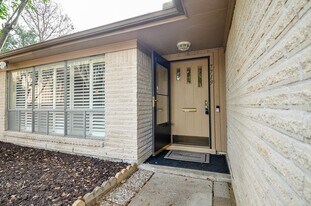 7719 Lacy Hill Dr in Houston, TX - Building Photo