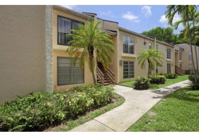 4425 Treehouse Ln, Unit 29F in Tamarac, FL - Foto de edificio - Building Photo