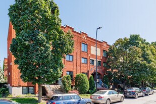 233 De Lévis Rue in Montréal, QC - Building Photo