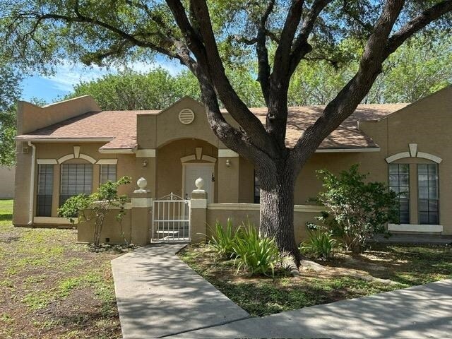 601 St James Dr in Laredo, TX - Building Photo