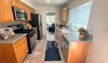 851 Knollwood Dr in Corona, CA - Building Photo - Building Photo