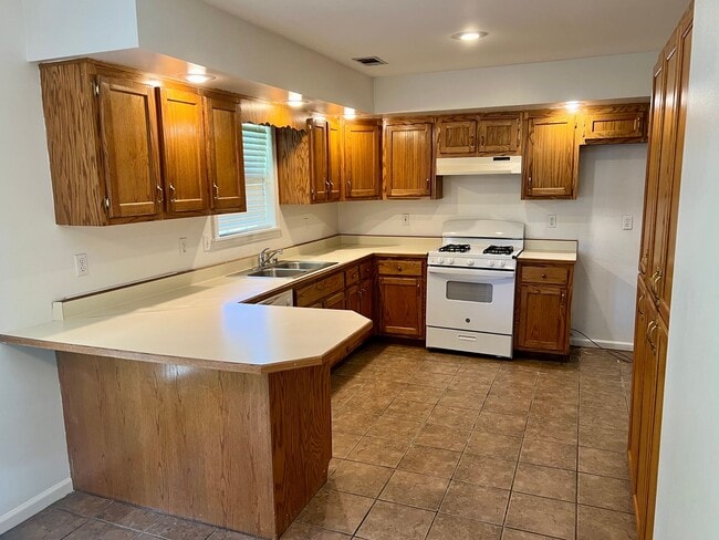 332 Sagewood Dr in Jonesboro, AR - Building Photo - Building Photo