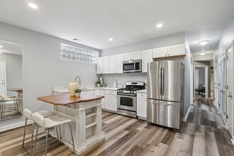 7143 W Irving Park Rd in Chicago, IL - Building Photo - Building Photo