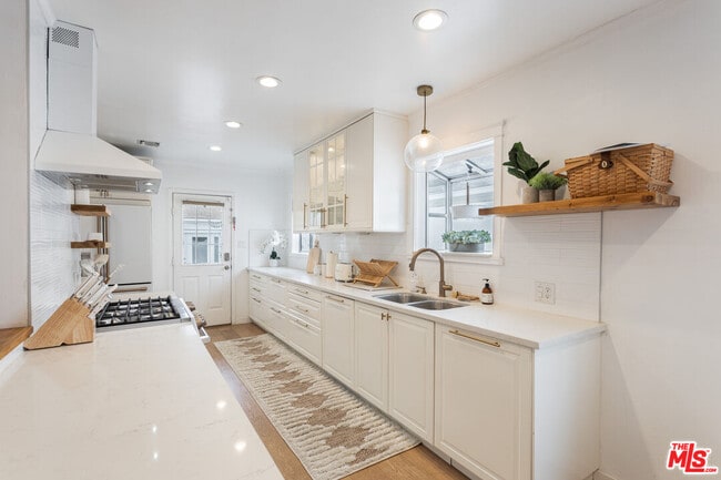 property at 4607 Willowcrest Ave