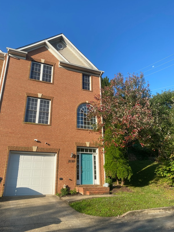 property at 2110 Caroline St