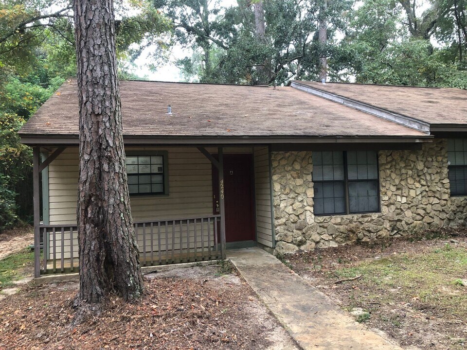4240 Brewster Rd-Unit -A in Tallahassee, FL - Building Photo