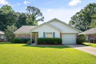 21 Hoffren Dr in Fairhope, AL - Building Photo