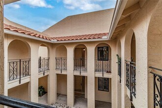 6330 Grand Bahama Cir in Tampa, FL - Building Photo - Building Photo