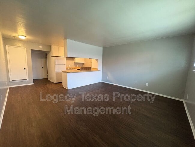 1702 Short St in Cleburne, TX - Building Photo - Building Photo