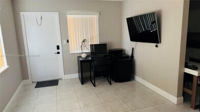 1015 W Las Olas Blvd in Fort Lauderdale, FL - Building Photo - Building Photo