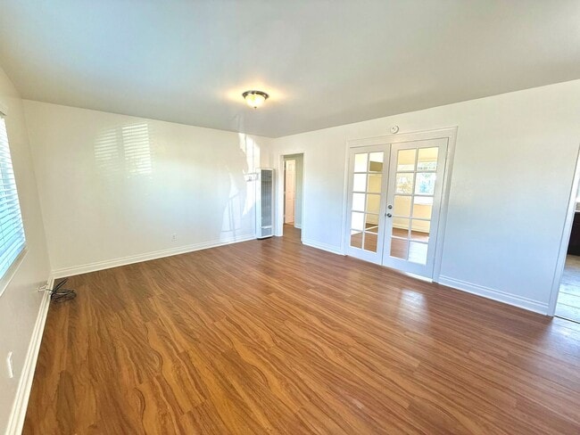 6119 Roberts Dr in San Diego, CA - Building Photo - Building Photo