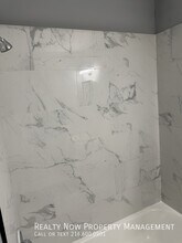 2054 W 98th St, Unit Unit Up in Cleveland, OH - Foto de edificio - Building Photo