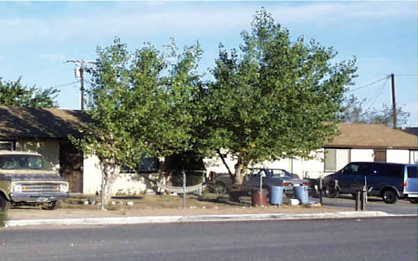 9320 Hesperia Rd in Hesperia, CA - Foto de edificio - Building Photo