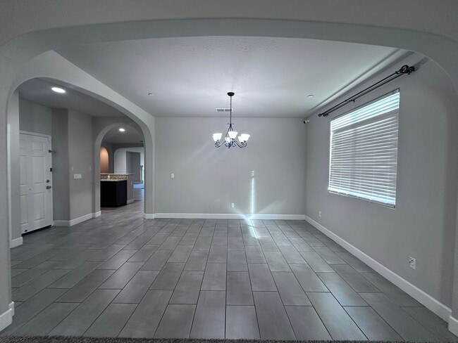 2840 Channel Reef Ave in Tulare, CA - Building Photo - Building Photo