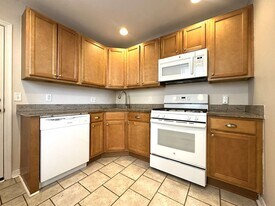 2441 E Oakdale St in Philadelphia, PA - Building Photo