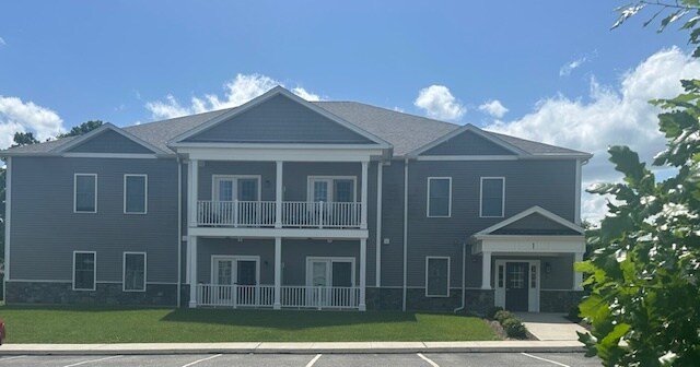 Four Seasons of Colchester in Colchester, CT - Foto de edificio - Building Photo