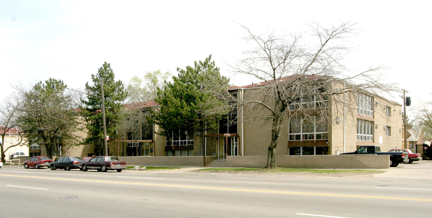 Harvard House Apartments in Detroit, MI - Building Photo