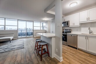 38 Dixington Crescent in Toronto, ON - Building Photo - Interior Photo