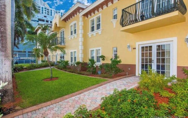 1657 Tyler St in Hollywood, FL - Foto de edificio - Building Photo