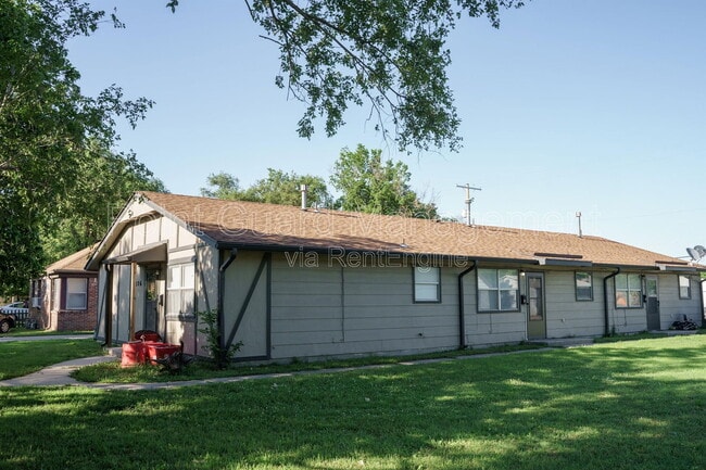 property at 1826 S Laura St