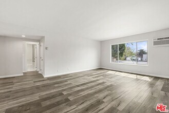 645 Westmount Dr in West Hollywood, CA - Building Photo - Building Photo