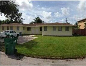 320 NE 166th St in Miami, FL - Building Photo - Building Photo