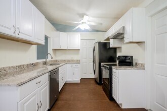 5207 Antigua Trail in Indianapolis, IN - Building Photo - Building Photo