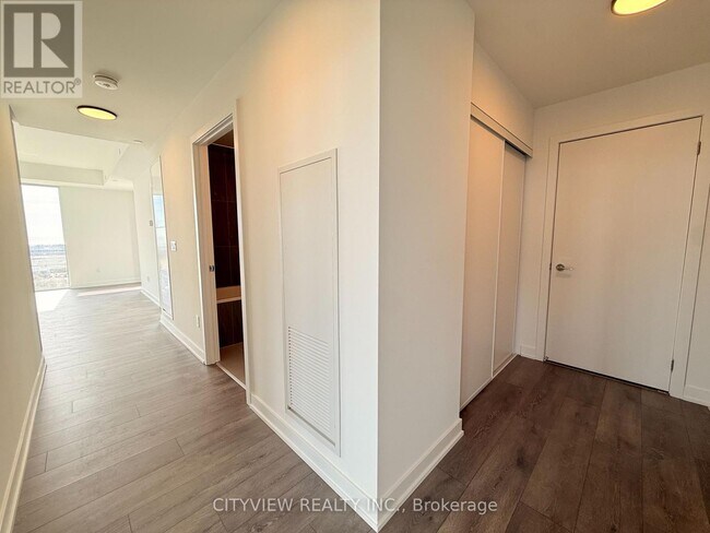 1007 The Queensway in Toronto, ON - Building Photo - Building Photo