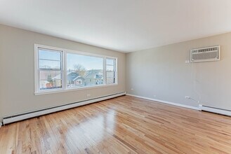 2036 N 72nd Ct, Unit 2 in Chicago, IL - Foto de edificio - Building Photo