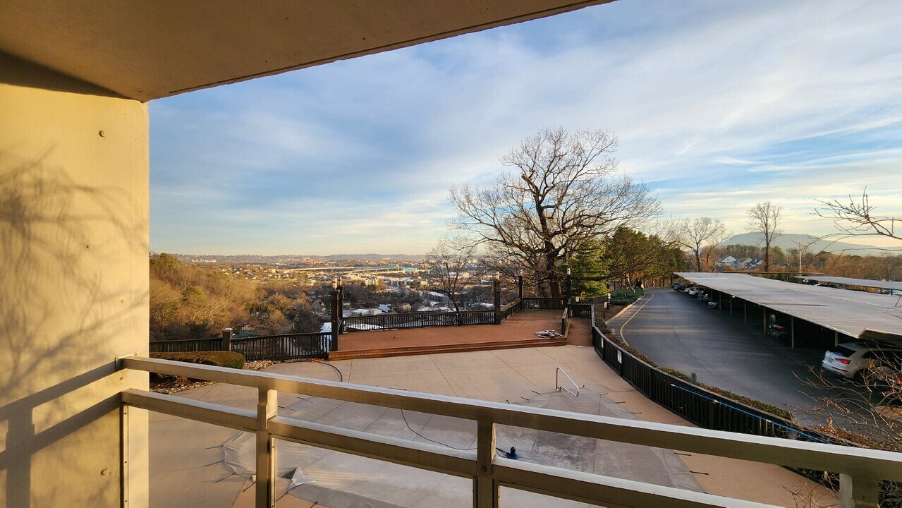 1131 Stringers Ridge Rd, Unit #2F in Chattanooga, TN - Building Photo