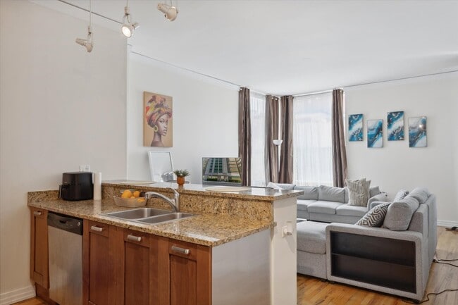 170 W Polk St in Chicago, IL - Building Photo - Building Photo