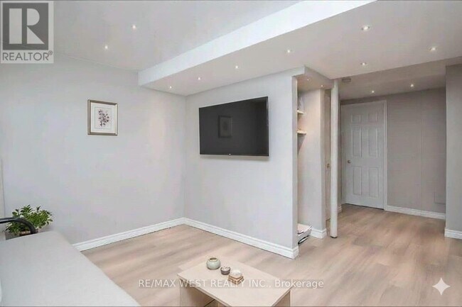 1508 Pinecliff Rd in Oakville, ON - Building Photo - Building Photo