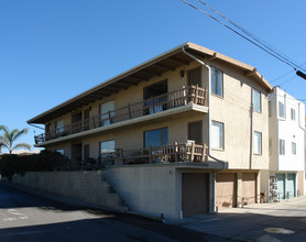 1000 Ocean Ave in Seal Beach, CA - Building Photo - Building Photo