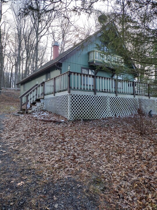 418 Mercury Dr in Bushkill, PA - Building Photo
