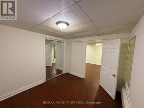 6405 Valiant Heights in Mississauga, ON - Building Photo - Building Photo