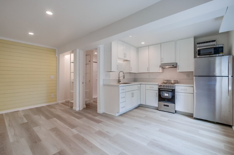 8046 Lemon Ave in La Mesa, CA - Building Photo