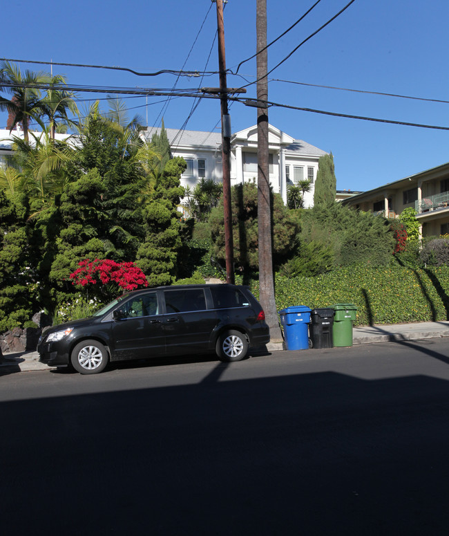 4517 Finley Ave in Los Angeles, CA - Building Photo - Building Photo