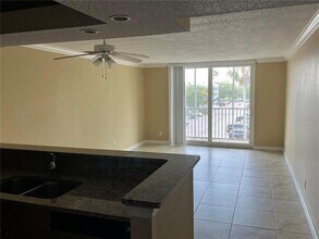 2650 Coconut Bay Ln in Sarasota, FL - Building Photo - Building Photo