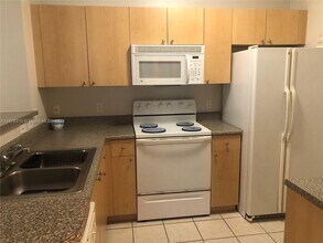 7910 N Nob Hill Rd in Tamarac, FL - Building Photo - Building Photo