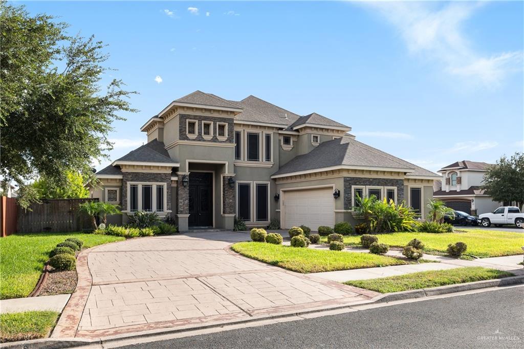 30 Manzano Ln in Edinburg, TX - Building Photo