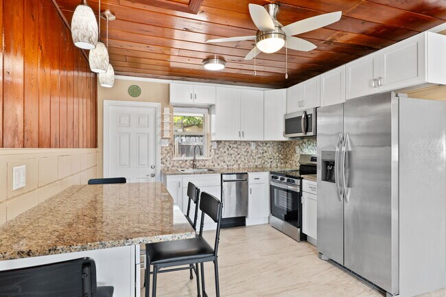 329 Lee Ave in Satellite Beach, FL - Building Photo - Building Photo