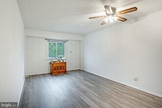 27208 Valley Run Dr in Wilmington, DE - Building Photo - Building Photo