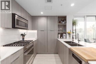 1471 Hunter St in North Vancouver, BC - Building Photo - Building Photo