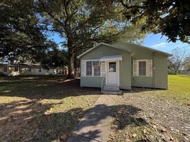 805 S McGown St in Rayne, LA - Building Photo