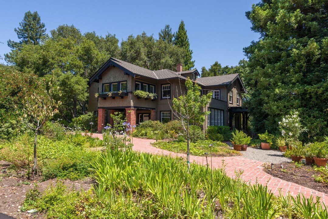 64 Mulberry Ln in Atherton, CA - Building Photo