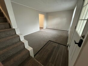 1209 Rosewood Dr NE in Warren, OH - Building Photo - Building Photo