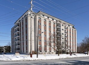 Silvercreek Terrace in Guelph, ON - Building Photo - Building Photo