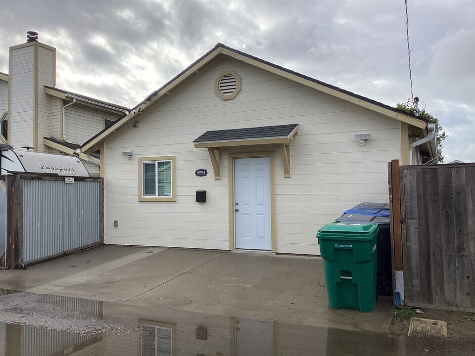 805 E Maple Ave in Lompoc, CA - Building Photo