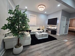 262 Pindle Ave in Englewood, NJ - Building Photo - Building Photo