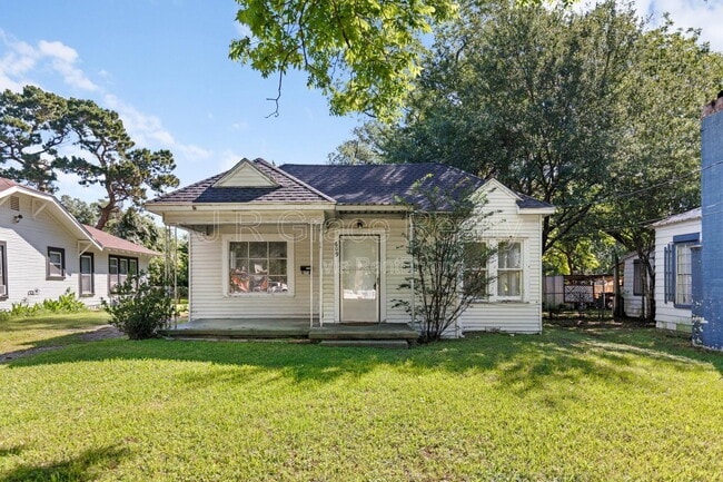 property at 609 E Walker St